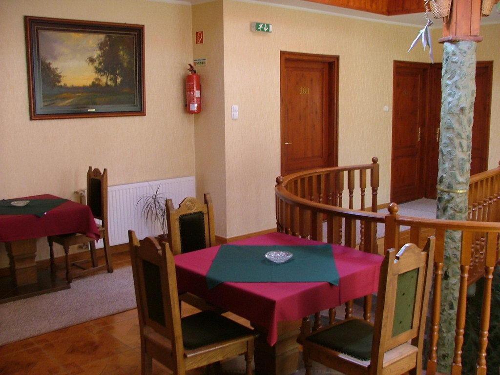Erdogyongye Etterem Es Panzio Hotel Zalaegerszeg Buitenkant foto