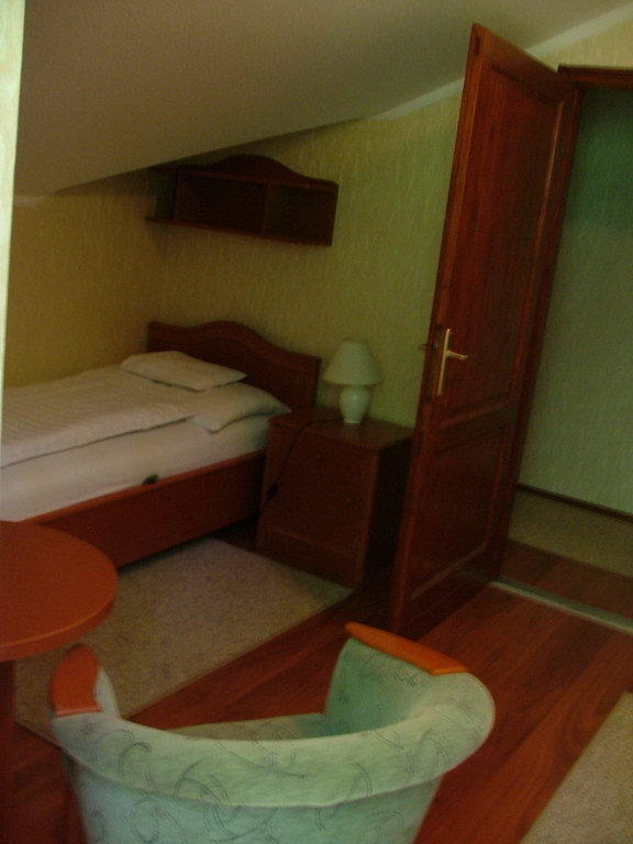 Erdogyongye Etterem Es Panzio Hotel Zalaegerszeg Kamer foto