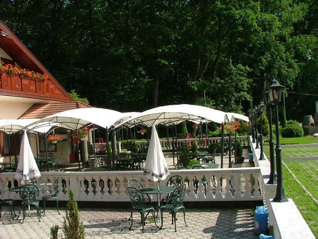 Erdogyongye Etterem Es Panzio Hotel Zalaegerszeg Buitenkant foto